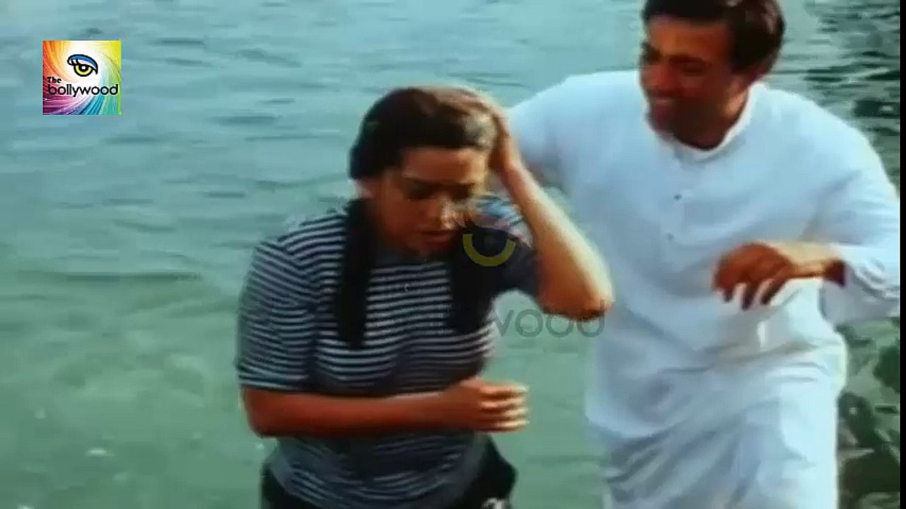 Juhi chawla cleavage