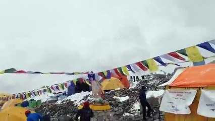 Extremely Shocking-Climber Films Deadly Avalanche Wiping Out Part of Mount Everest Base Camp after Nepal Earthquake