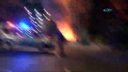 Kaza yapan otomobil alevler içinde kaldı