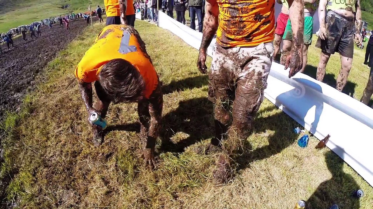 Match de football dan la boue : dingue!