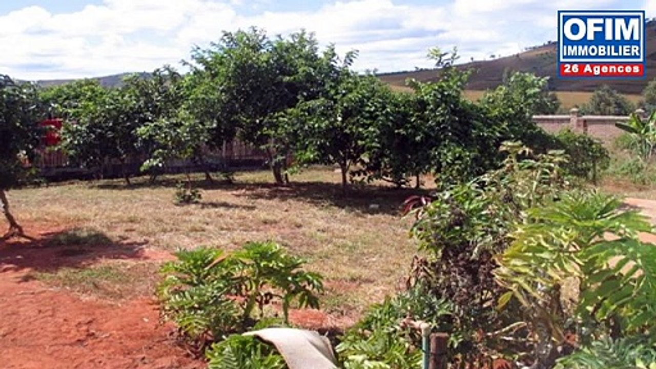 Vente Maison / Villa ANTANANARIVO (TANANARIVE) - Madagascar - Résidence secondaire ou maison de campagne: une maison base F5 sur un terrain de 3800 m2 au PK 23 RN4 vers mahajunga