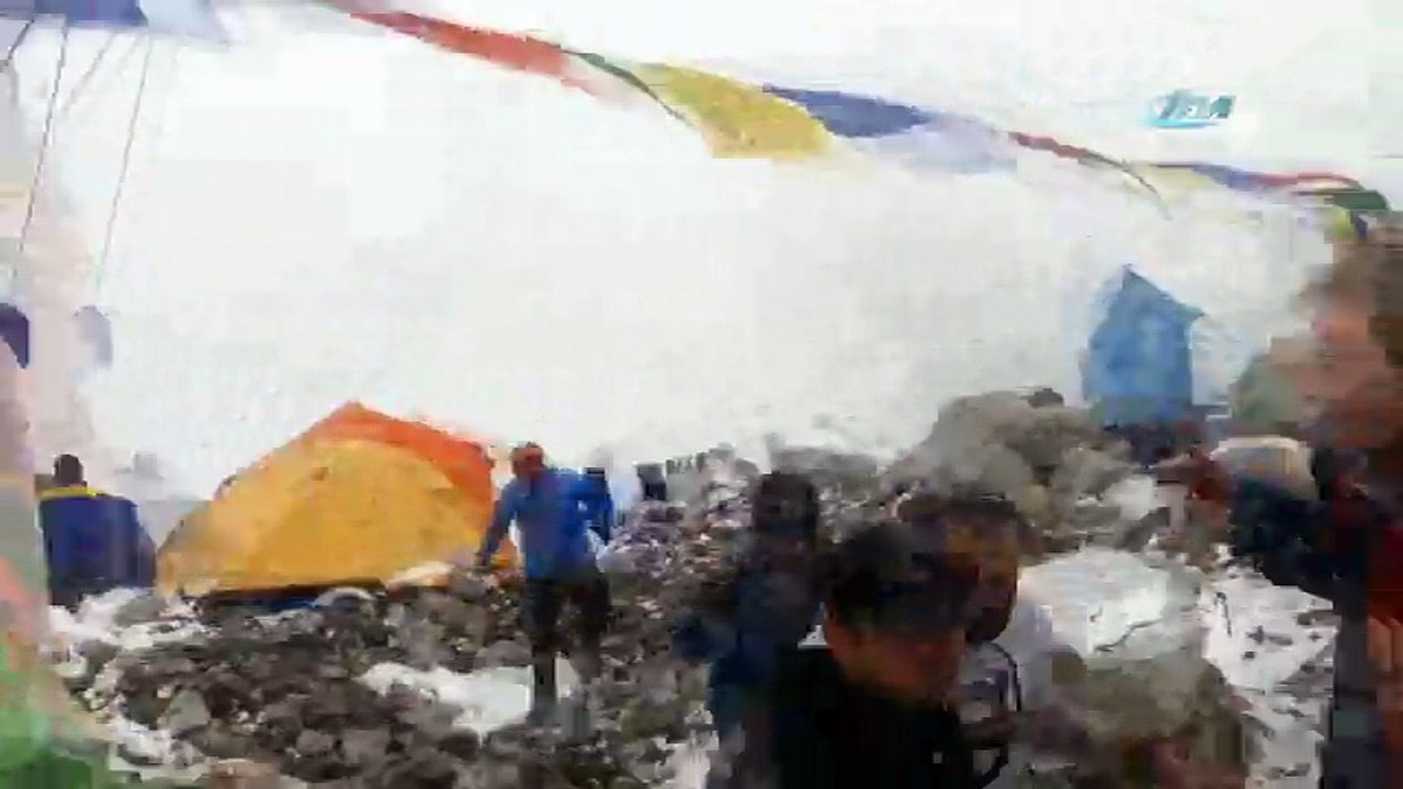 Everest’teki çığ faciası kamerada !