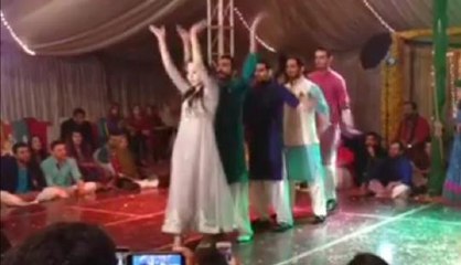Pakistani Mehndi Dance One Girl With Boys