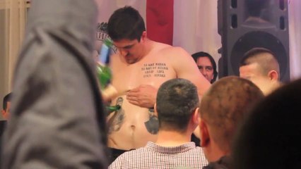 Darko Milicic fait boire ses tatouages