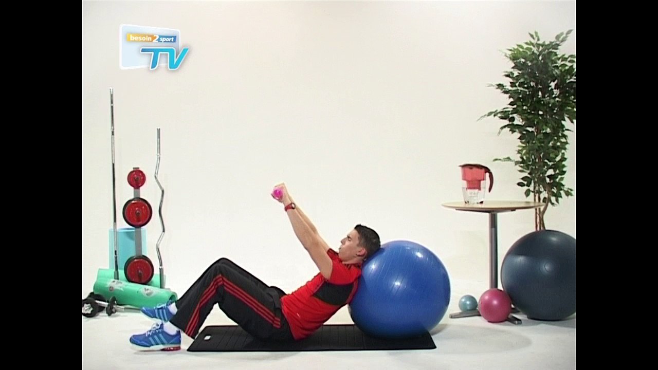 Besoin2sport - Tonification Pectoraux - Développé incliné avec haltère et Swissball - Niveau : moyen