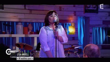 Lisa Angell "N'oubliez pas" - C à Vous du 24/04/2015