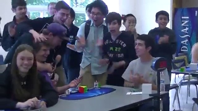 Nouveau record du monde : il résout un Rubik's Cube en 5,25 secondes