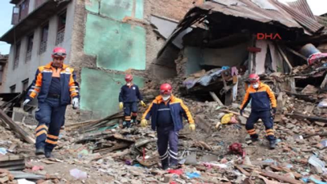 Afad Ekipleri Katmandu'da Enkaz Çalışmalarına Devam Ediyor