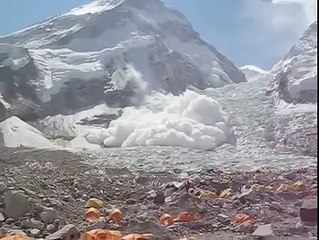 Shocking Mt. Everest Avalanche Live