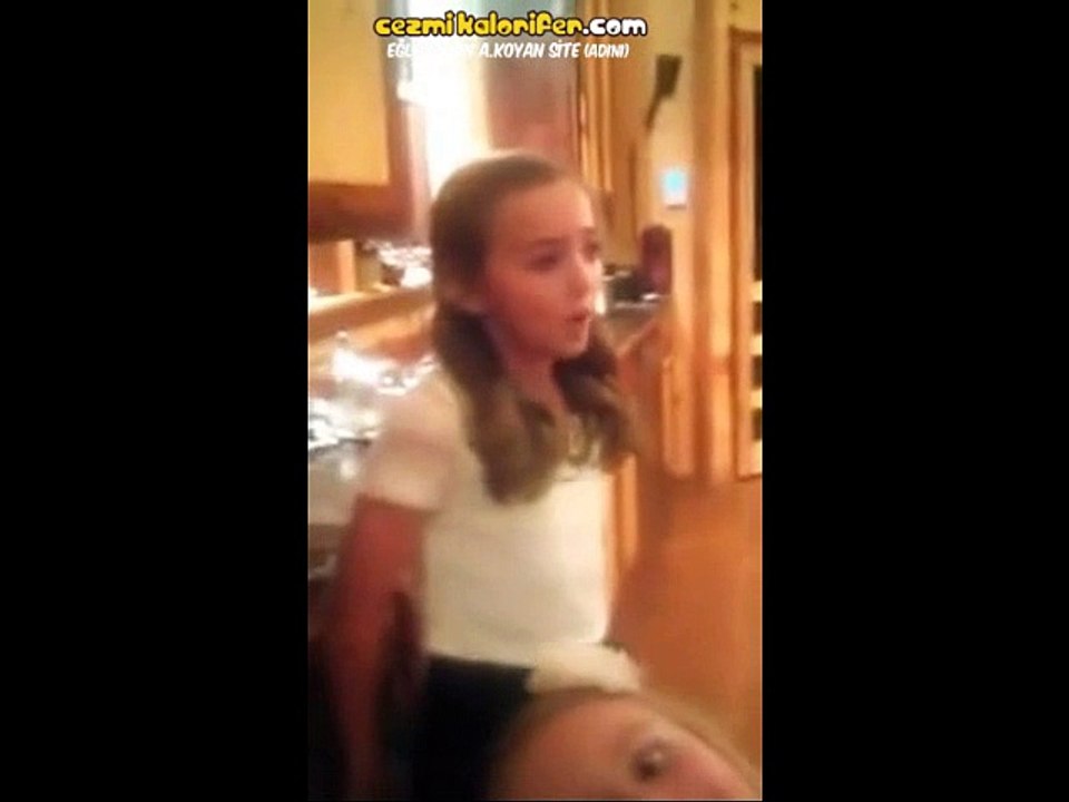 Rolling In the Deep Şarkısını Çok Güzel Söyleyen 11 Yaşındaki Kız