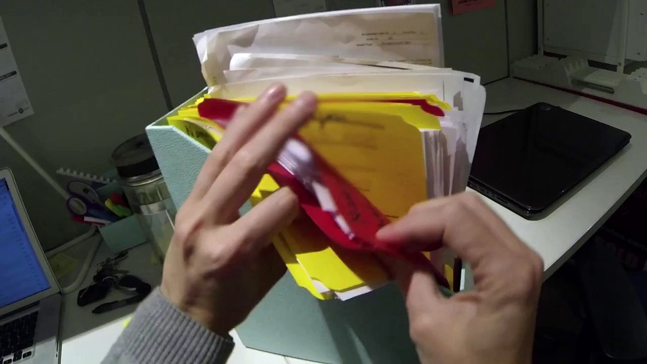 Funcionário de escritório coloca GoPro na cabeça para deixar seu dia radical (ou não)