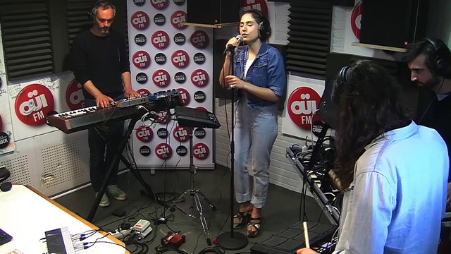 Izia - La Vague - Session acoustique OÜI FM