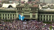 Milhares pedem saída do presidente na Guatemala