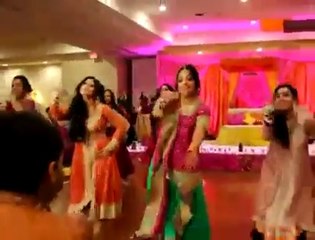 Mere Haathon Mein Nau Nau Chudiyan Hai Indain Mehndi Dance