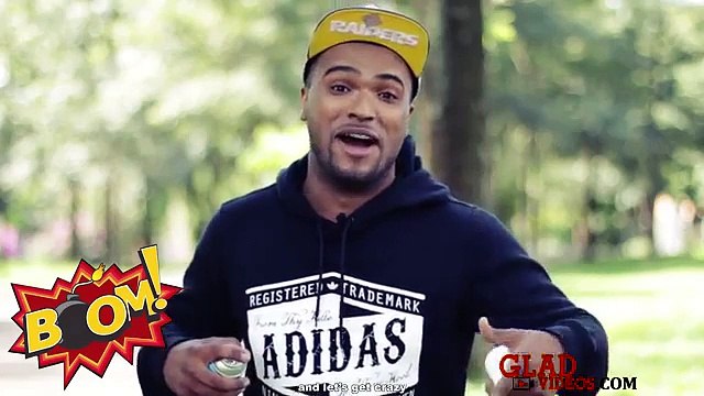 Il donne une leçon aux gens stationnés dans les zones d’handicapés!