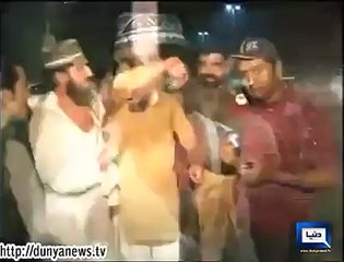 Lahore Police Beat Citizen For Not Giving Lift