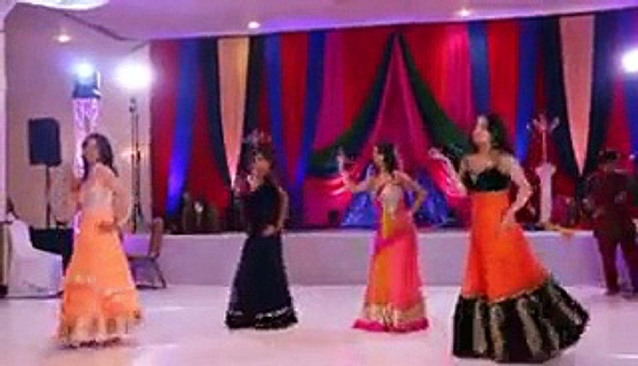 Best Ever Mehndi Dance Will Amaze You