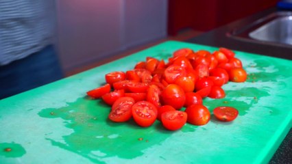 Life Hack: How to cut cherry tomatoes in seconds