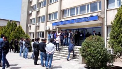 İşten Çıkarılan İşçiler Oturma Eylemi Yaptı