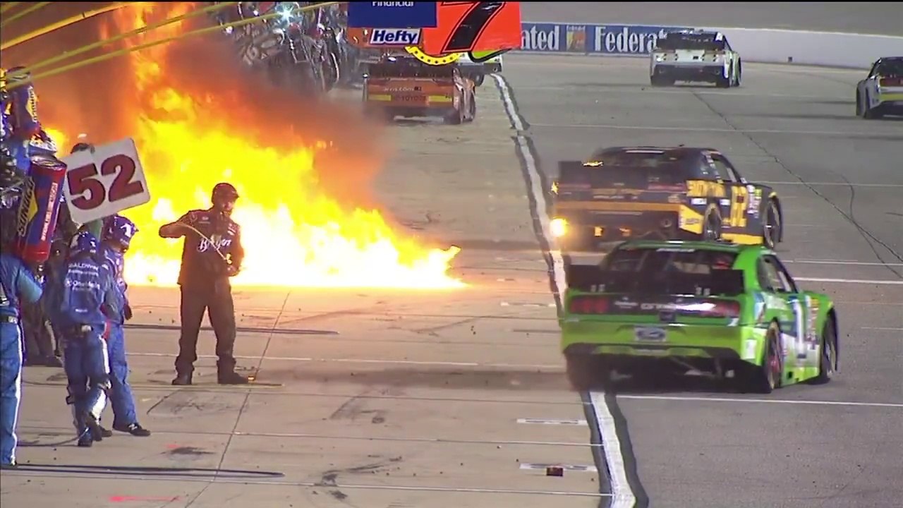 Stand en feu lors d'une course de Nascar