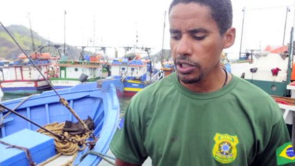 Apreensão de lancha por pesca de camarão no defeso