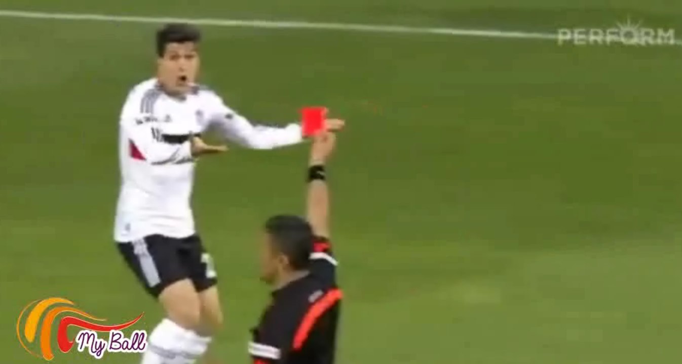 Necip Uysal red card ~ Besiktas vs Kardemir Karabukspor 2-1 ~ Turkish Super Liga 27.04.2015