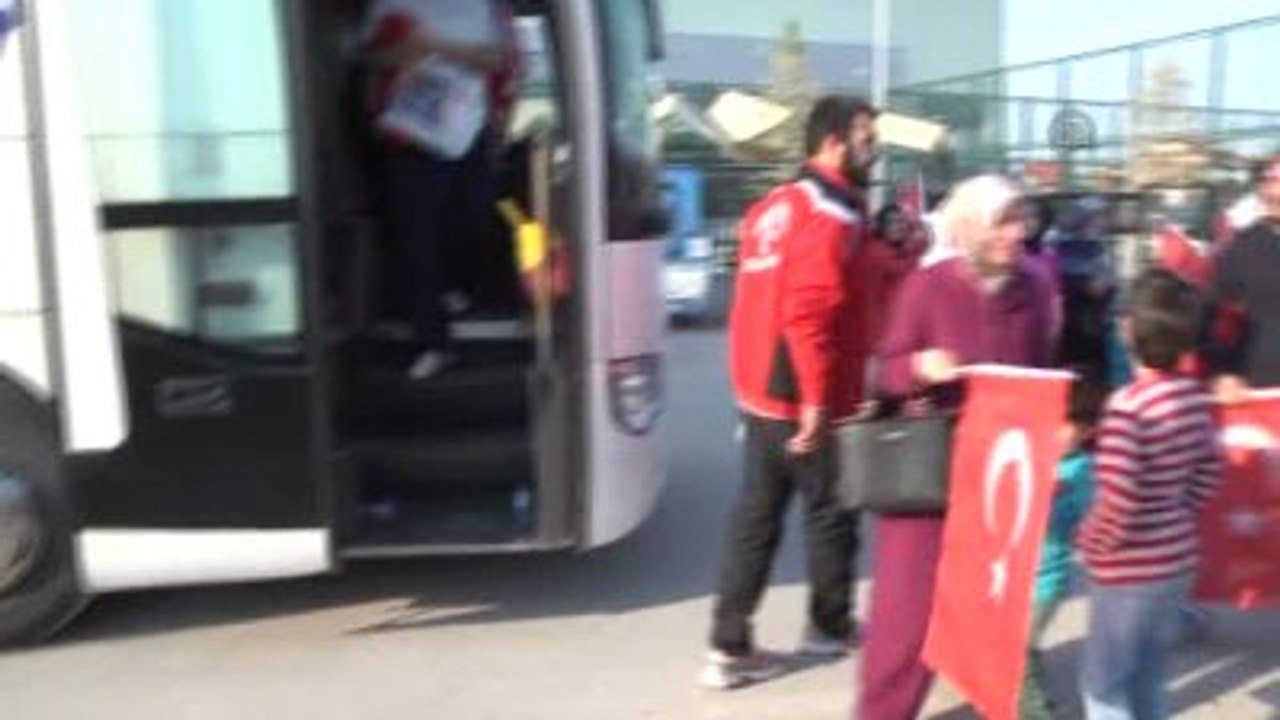 Şampiyon Sporcular Yurda Döndü