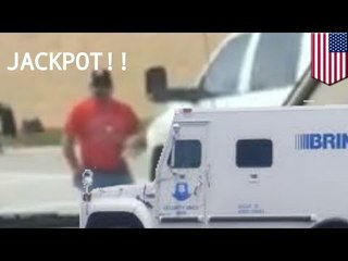 JACKPOT: Un camion blindée sème de l’argent gratuit sur la route.