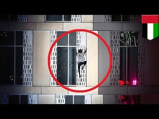 L’homme araignée français, Alain Robert, grimpe l’une des plus hautes tours de Dubai