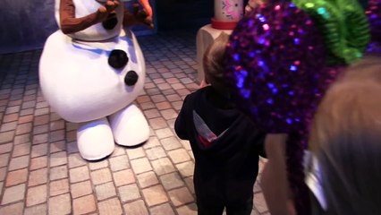 Heart-Melting First Meeting of Olaf in the Frozen Fun Center