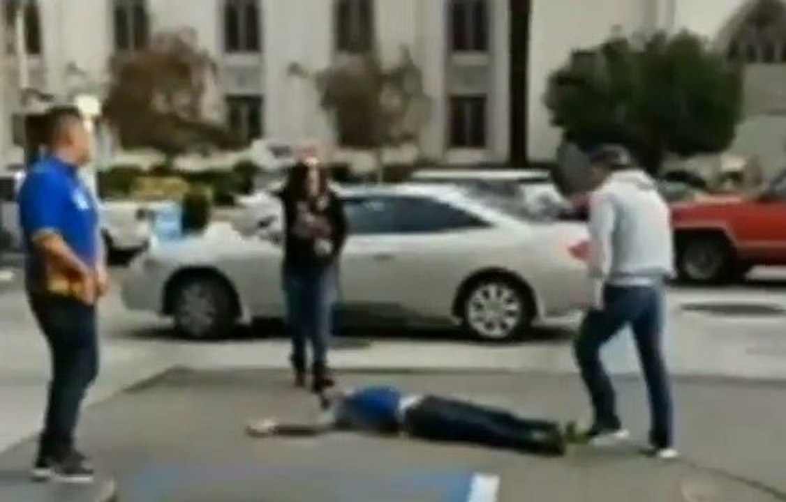 Boyfriend Knocks Out Girlfriend's Attacker With One Punch