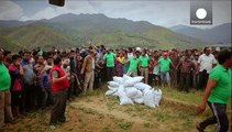Nepal: Yardım kuruluşları enkaz bölgelerinde