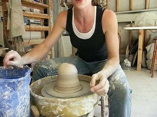 How to throw a large bowl on the potter's wheel .