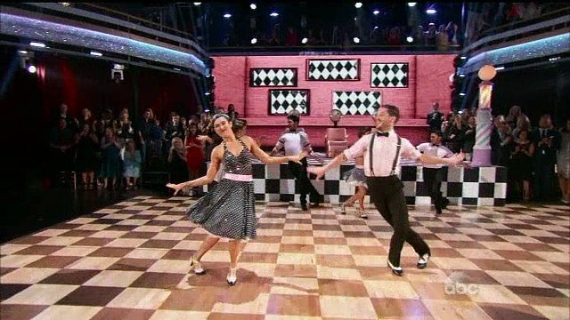 Rumer Willis & Valentin Chmerkovskiy - 60's Jive
