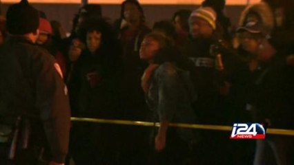 Police shoot dead black teen in Missouri