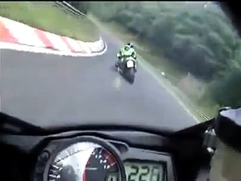 ZX10R vs 1000 Gsxr at Nürburgring