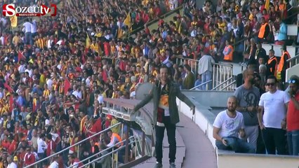 Ünlü oyuncu tüm stadı çoşturdu