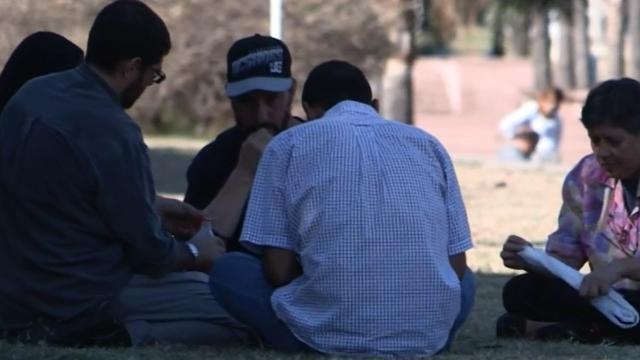 Ex-presos de Guantánamo cumplen tercer día frente a Embajada de EE.UU. en Uruguay