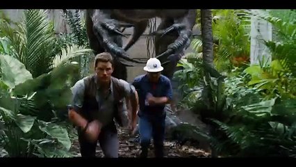 Jurassic World Owen escapes official FIRST LOOK clip (2015) Chris Pratt