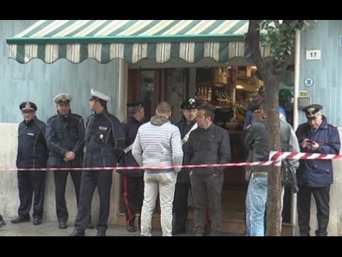 Casavatore (NA) - Agguato di camorra, un morto e un ferito (27.04.15)