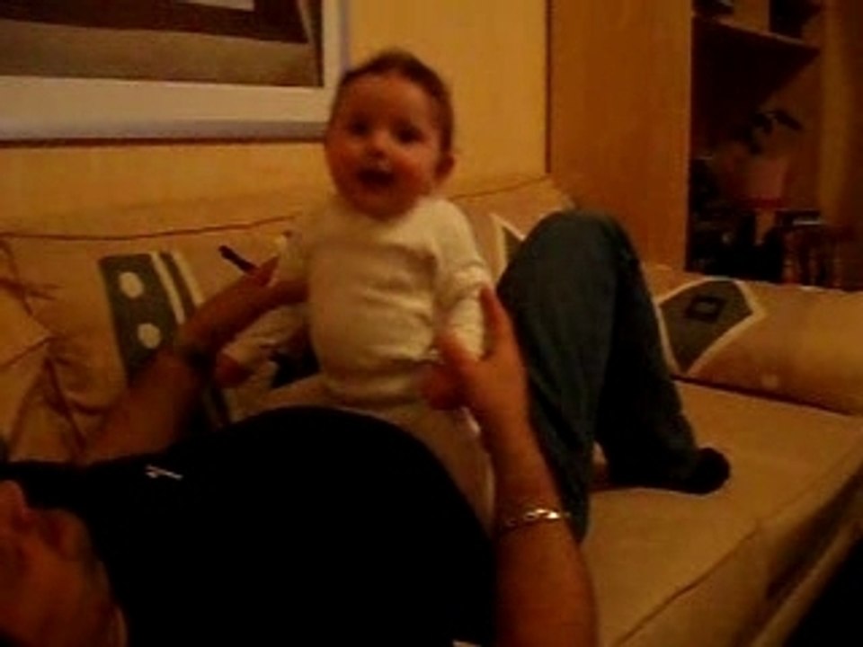 Je joue avec papa et bouille