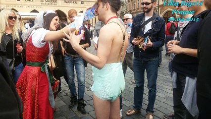 Angela Merkel - Prank in Prague   Ангела Меркель унижена немцами в Праге