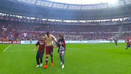 Kadın hayranının isteğini geri çevirmedi