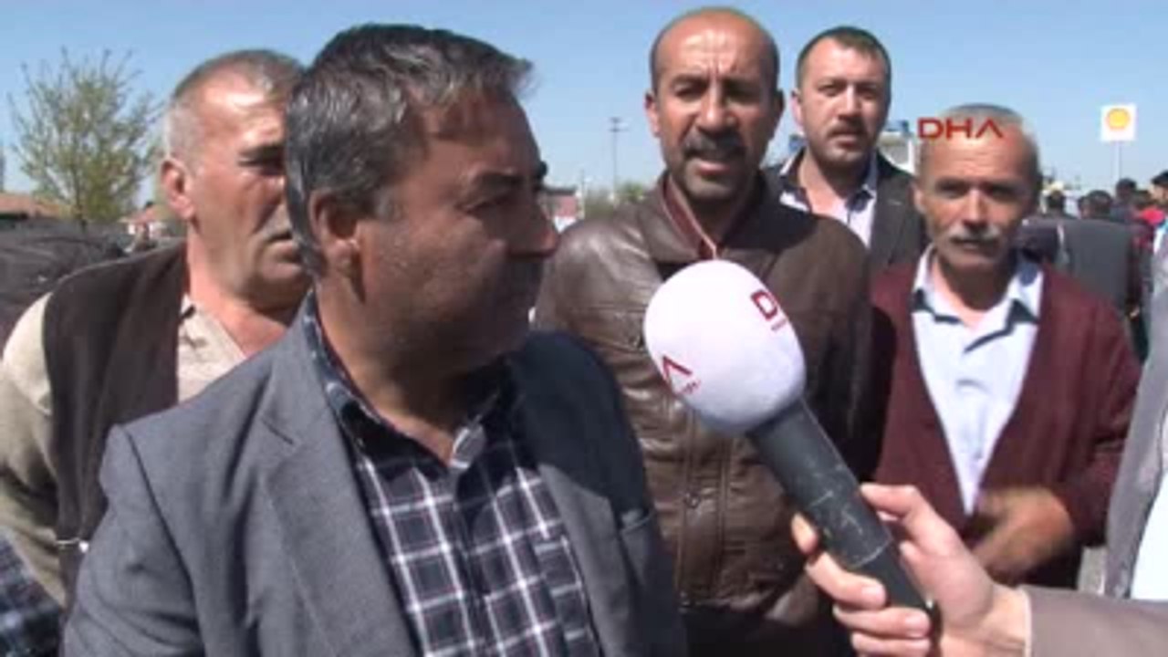 Kayseri?de Kamyoncular, 'Mazot Pahalı' Diye 2 Saat Yol Kapattı