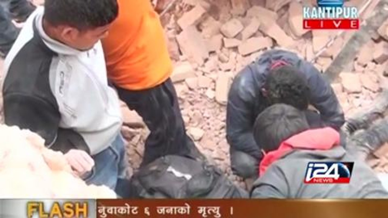 Séisme au Népal: le bilan atteint près de 1000 victimes