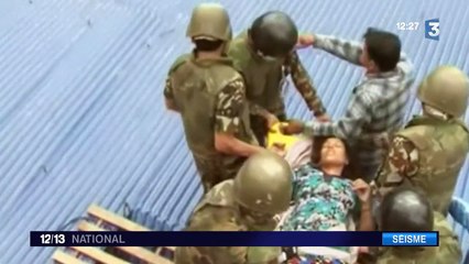 Népal : les secouristes dans l'urgence