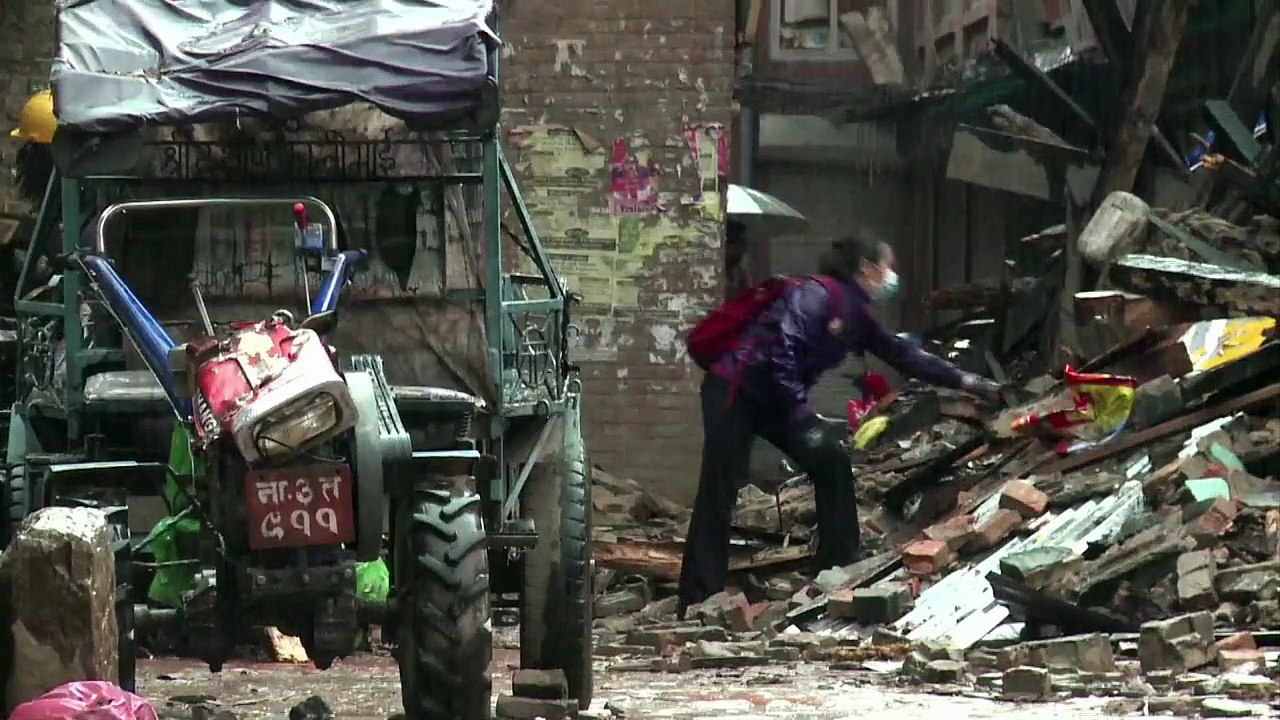 Éxodo en Katmandú tras terremoto