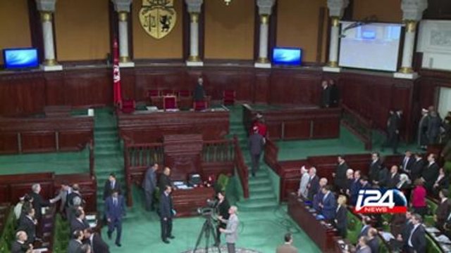 Seven tourists, one Tunisian killed in Tunis hostage taking