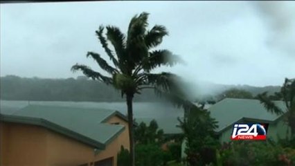Cyclone Pam brings red alert to Vanuatu