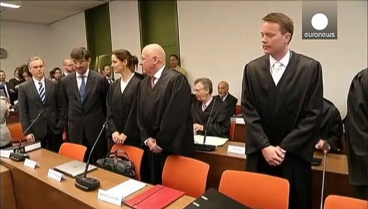 Gedränge auf der Anklagebank - drei Chef-Generationen der Deutschen Bank wegen Kirch-Pleite vor Gericht